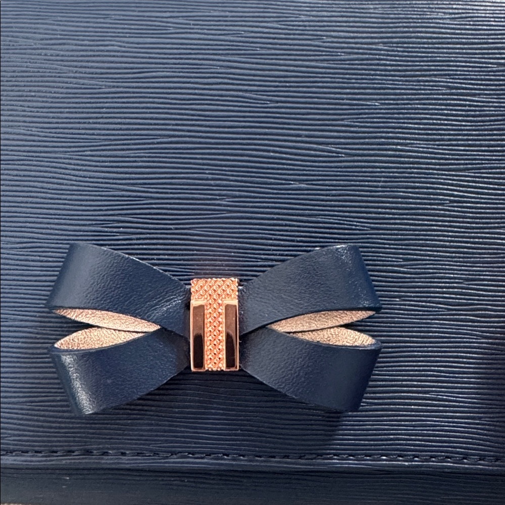 Chic Navy Clutch with Rose Gold Chain - Picture 5 of 9